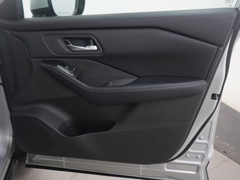 Used 2025 Nissan Rogue SV AWD/4WD image 9