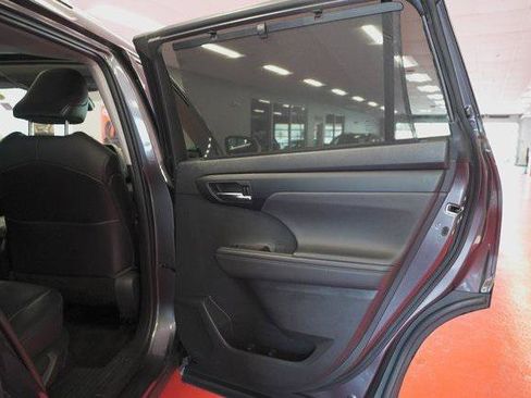 Certified 2021 Toyota Highlander XLE image 42