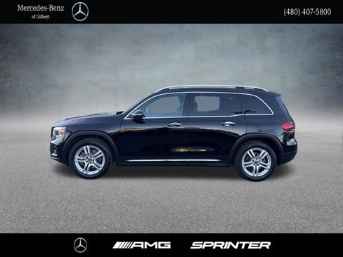 Used 2021 Mercedes-Benz GLB 250 4MATIC image 2