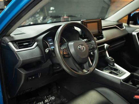 Used 2019 Toyota RAV4 XLE w/ Carpet Mat Package FWD image 9