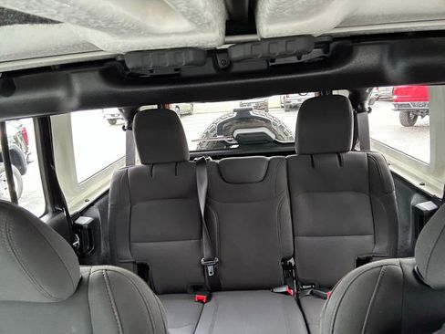 Used 2023 Jeep Wrangler Unlimited Sport image 25