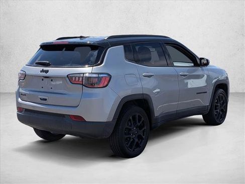Used 2023 Jeep Compass Latitude AWD/4WD image 5