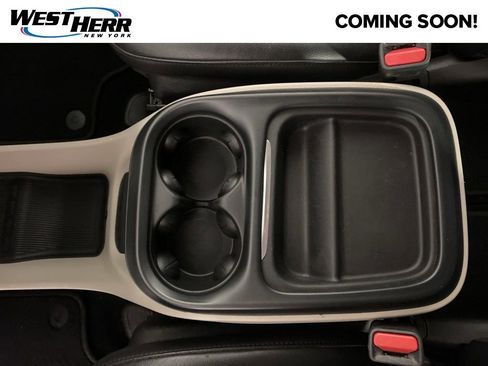 Used 2018 Chrysler Pacifica Touring-L image 8