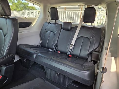 Certified 2022 Chrysler Pacifica Touring-L FWD image 15