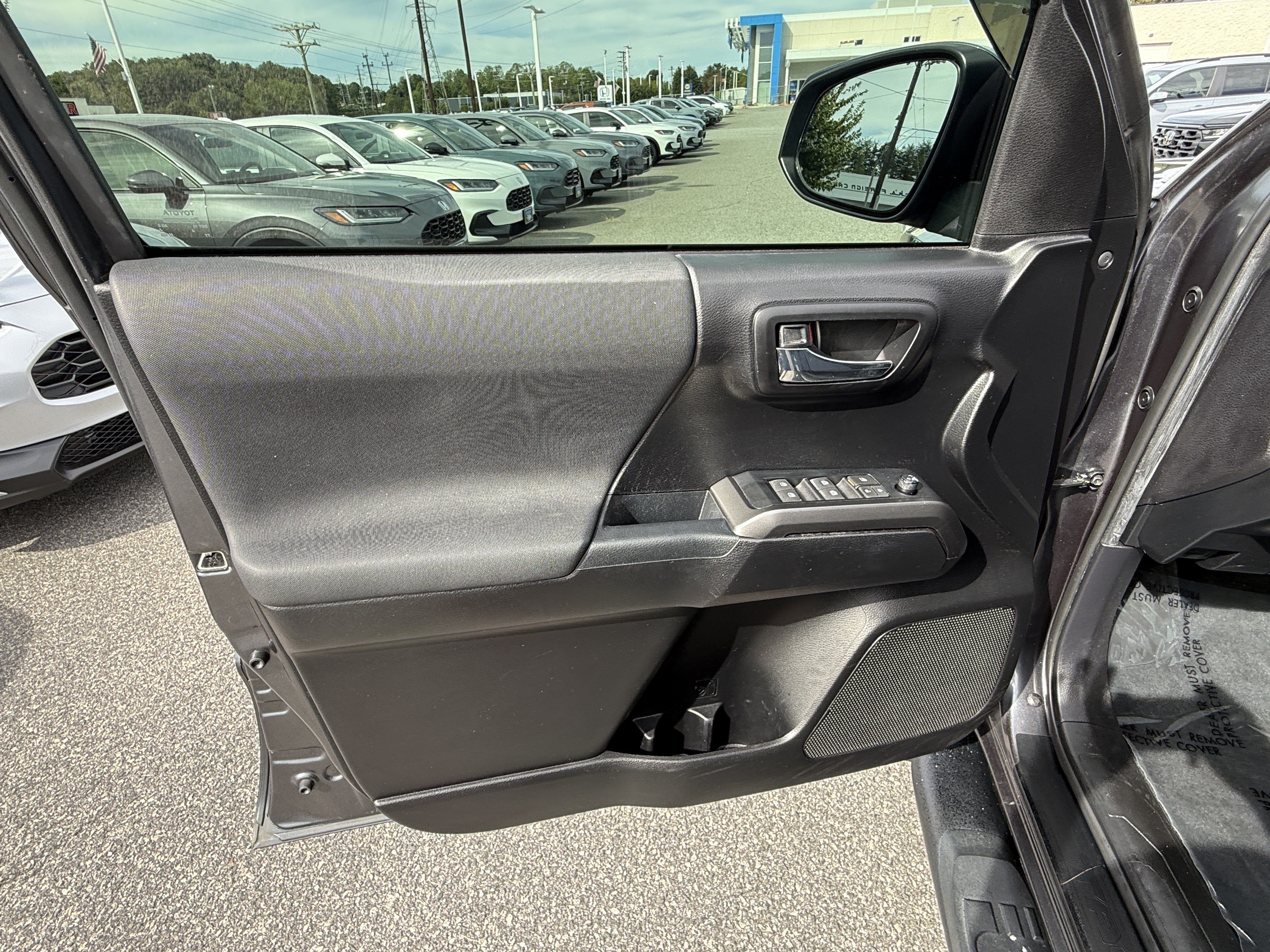 Used 2021 Toyota Tacoma TRD Off-Road w/ Technology Package AWD/4WD image 14
