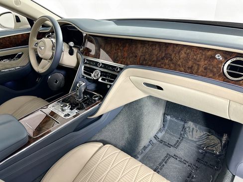 Used 2022 Bentley Flying Spur W12 AWD/4WD image 2
