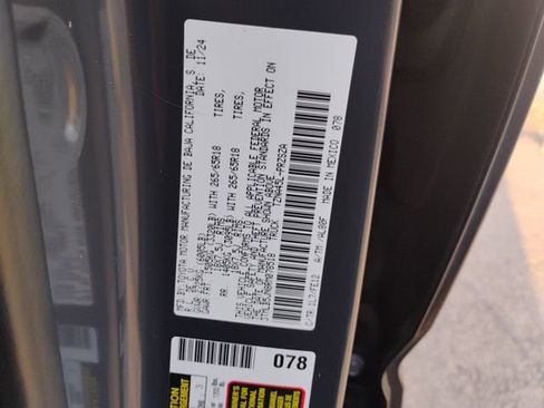 Used 2024 Toyota Tacoma TRD Sport w/ TRD Sport Upgrade Package image 18