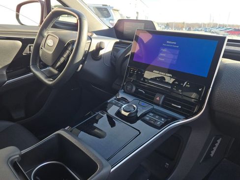 Used 2024 Subaru Solterra Limited image 7