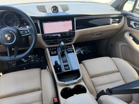 Used 2023 Porsche Macan AWD/4WD image 17