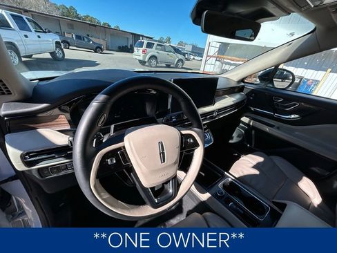 Used 2025 Lincoln Corsair Reserve w/ Equipment Group 202A image 2