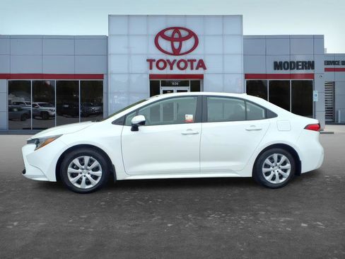 Certified 2025 Toyota Corolla LE FWD image 2