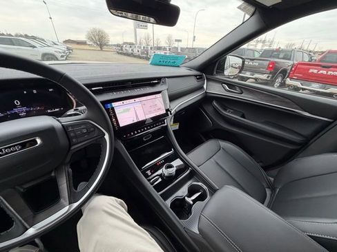 New 2026 Jeep Grand Cherokee Limited image 17