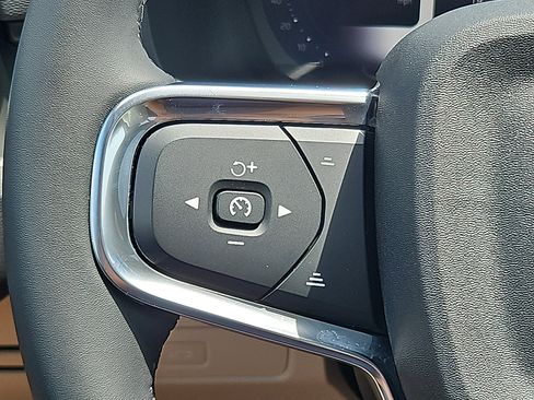 Certified 2024 Volvo XC40 B5 Ultimate w/ Climate Package AWD/4WD image 22
