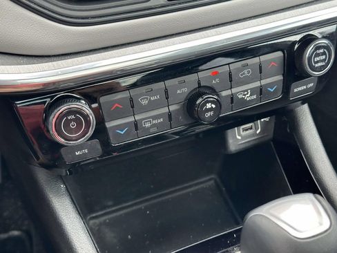 Used 2023 Jeep Compass Limited w/ Sun and Sound Group AWD/4WD image 28