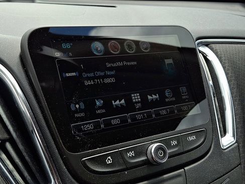 Used 2018 Chevrolet Malibu LT FWD image 16