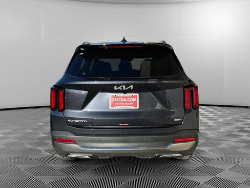 Certified 2025 Kia Sorento S w/ Panoramic Sunroof Package AWD/4WD image 6