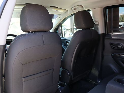 Used 2020 Chevrolet Trax LS FWD image 31