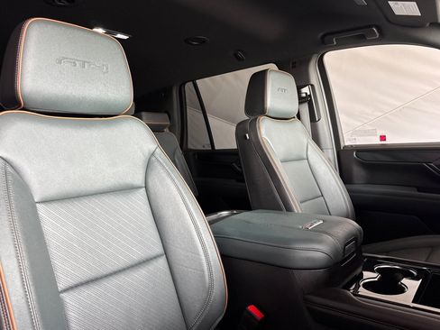 Used 2025 GMC Yukon AT4 AWD/4WD image 30