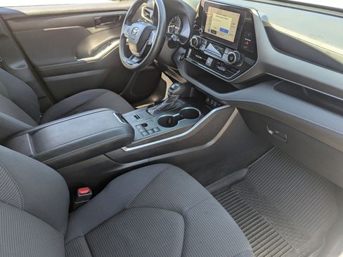 Used 2023 Toyota Highlander L FWD image 13