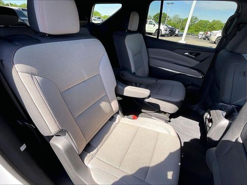 Used 2025 Chevrolet Traverse LT AWD/4WD image 23