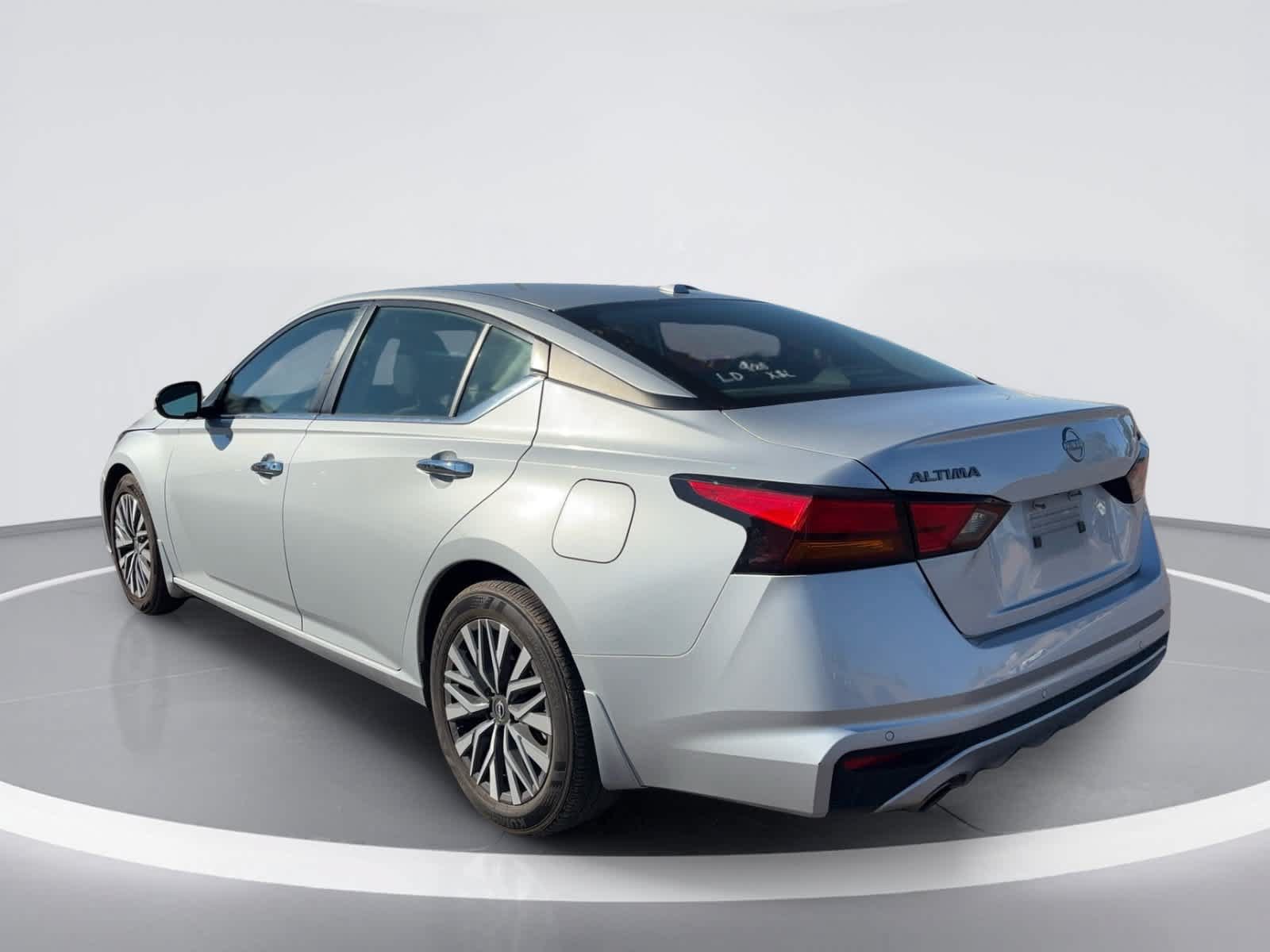 Used 2024 Nissan Altima 2.5 SV w/ SV Premium Package FWD image 4