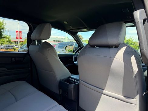 Certified 2025 Toyota Tacoma SR5 AWD/4WD image 18