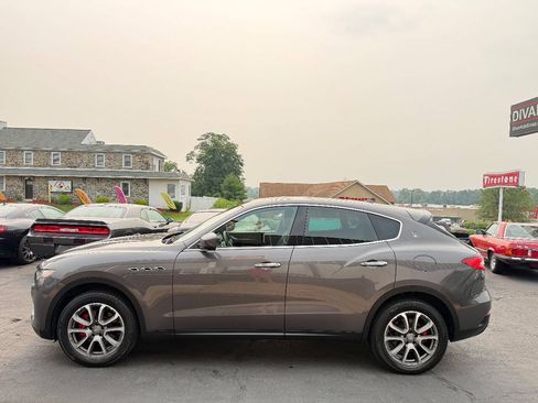 Used 2017 Maserati Levante AWD/4WD image 4