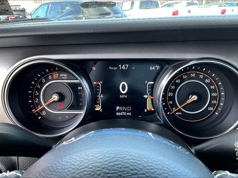 Used 2021 Jeep Wrangler Unlimited Sahara AWD/4WD image 13