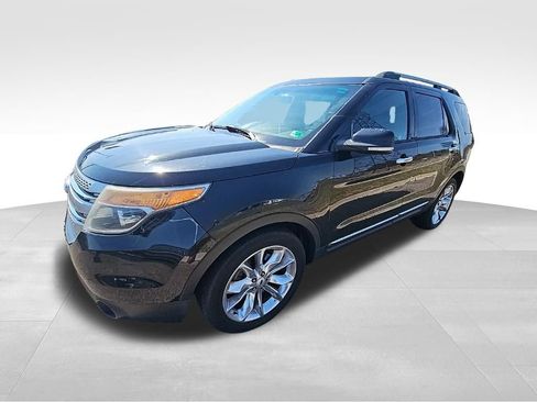 Used 2014 Ford Explorer XLT w/ Equipment Group 202A image 2