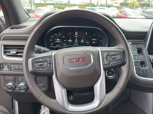 Used 2024 GMC Yukon SLT RWD image 13