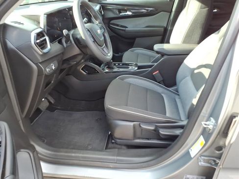 Used 2024 Chevrolet TrailBlazer LS w/ LS Convenience Package FWD image 13