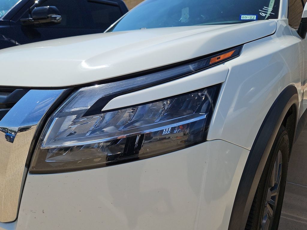 Used 2022 Nissan Pathfinder SV FWD image 4