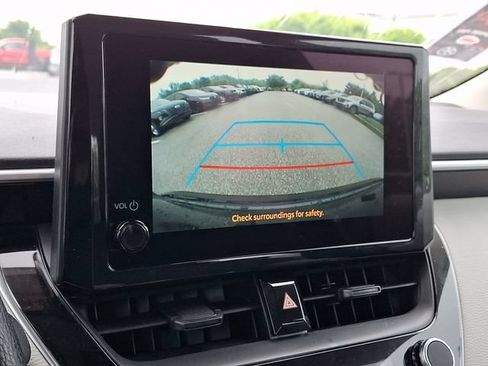 Used 2025 Toyota Corolla LE w/ LE Premium Package FWD image 17