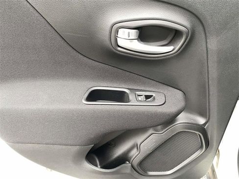 Used 2020 Jeep Renegade Latitude image 13