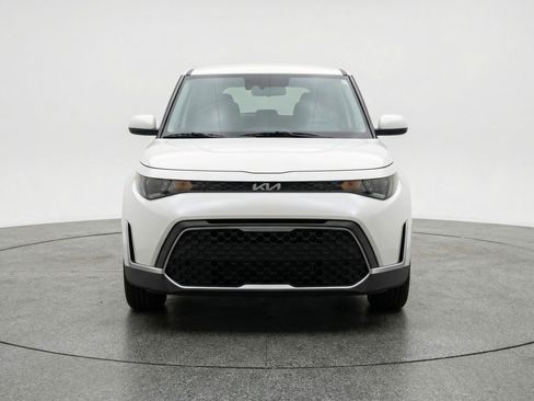 Used 2025 Kia Soul LX w/ LX Technology Package FWD image 2