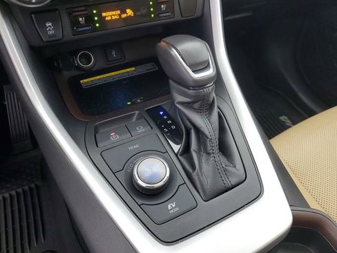 Used 2020 Toyota RAV4 Limited AWD/4WD image 32