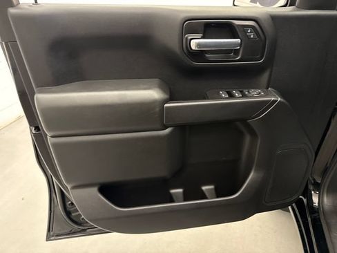 Used 2020 Chevrolet Silverado 1500 Custom w/ Custom Value Package AWD/4WD image 9
