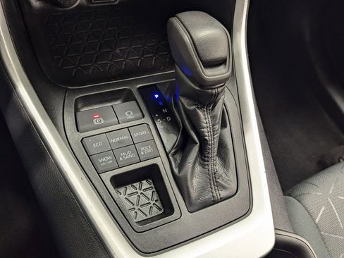 Used 2021 Toyota RAV4 XLE image 13