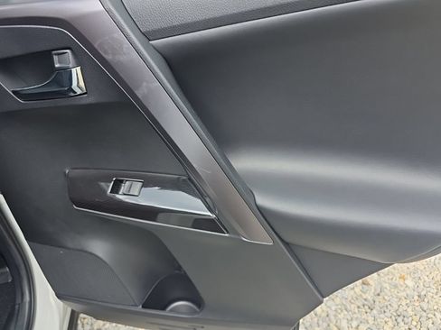 Used 2018 Toyota RAV4 SE w/ Protection Package AWD/4WD image 15