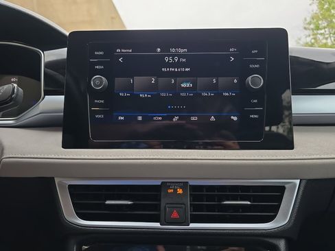 Used 2025 Volkswagen Taos SE image 16