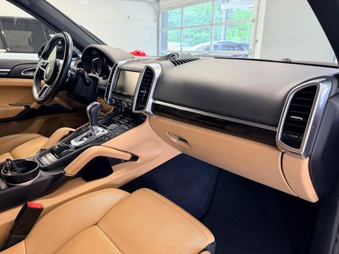 Used 2016 Porsche Cayenne AWD/4WD image 26