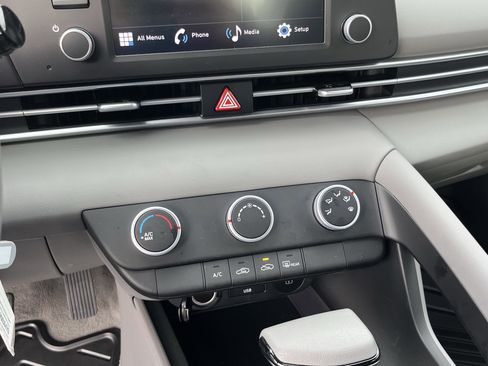 Certified 2025 Hyundai Elantra SE image 21