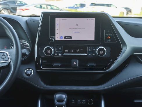 Used 2023 Toyota Highlander L image 12