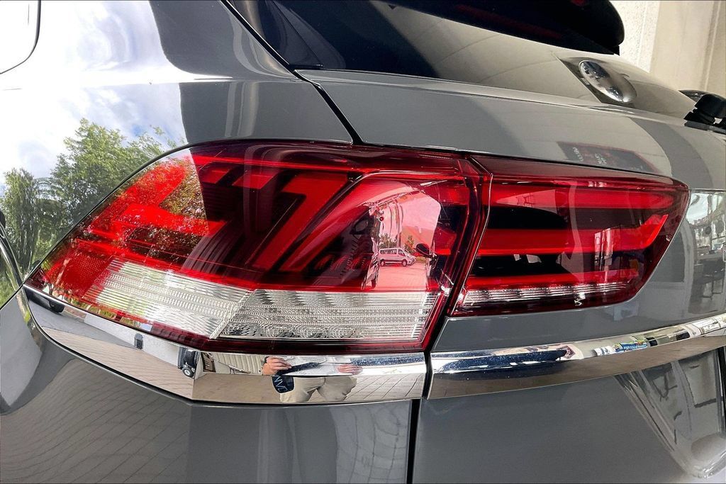 Used 2021 Volkswagen Atlas Cross Sport SEL Premium R-Line AWD/4WD image 17