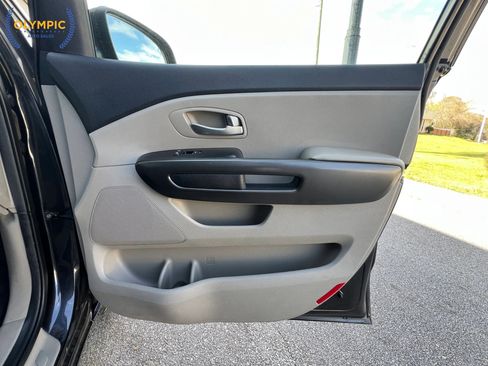 Used 2021 Kia Sedona EX FWD image 48