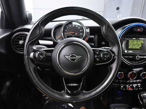 Used 2018 MINI Cooper S image 19