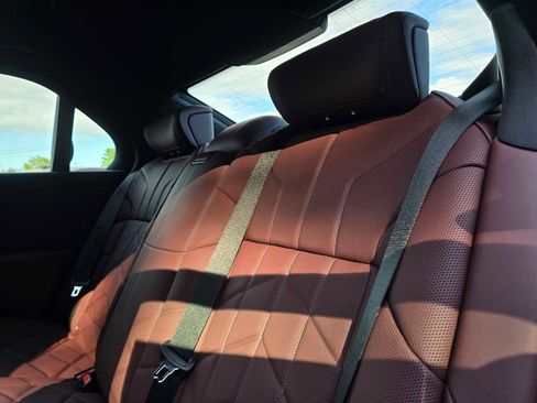 Used 2025 BMW 750e xDrive w/ Executive Package image 20