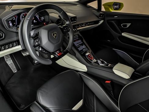 Used 2022 Lamborghini Huracan EVO RWD image 21