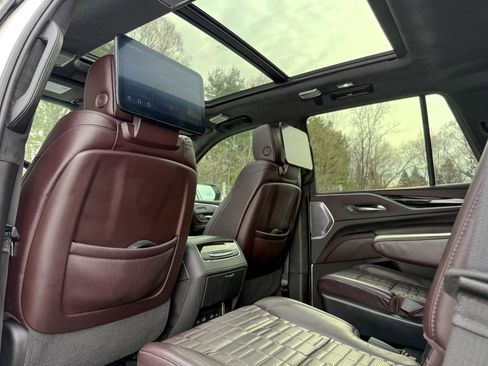 Used 2022 Cadillac Escalade Sport Platinum w/ LPO, ONYX Package image 38