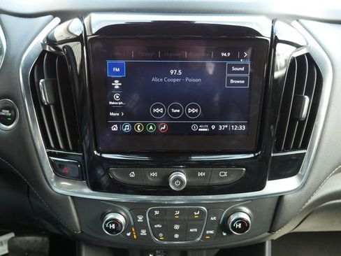 Used 2022 Chevrolet Traverse LT w/ LT Premium Package image 5